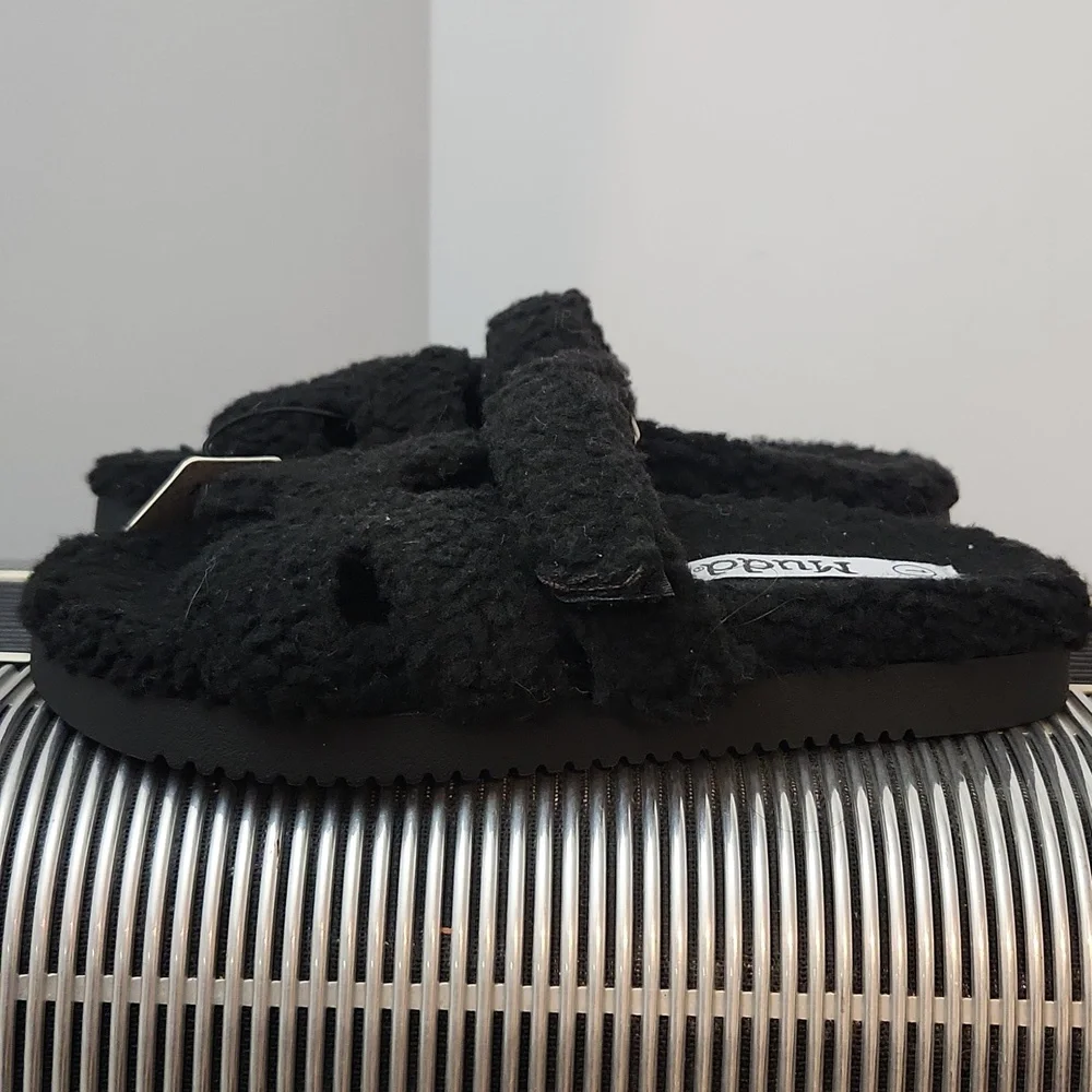 NWT - MUDD BLACK FUZZY TEDDY BEAR SLIP ON SANDALS SZ 7